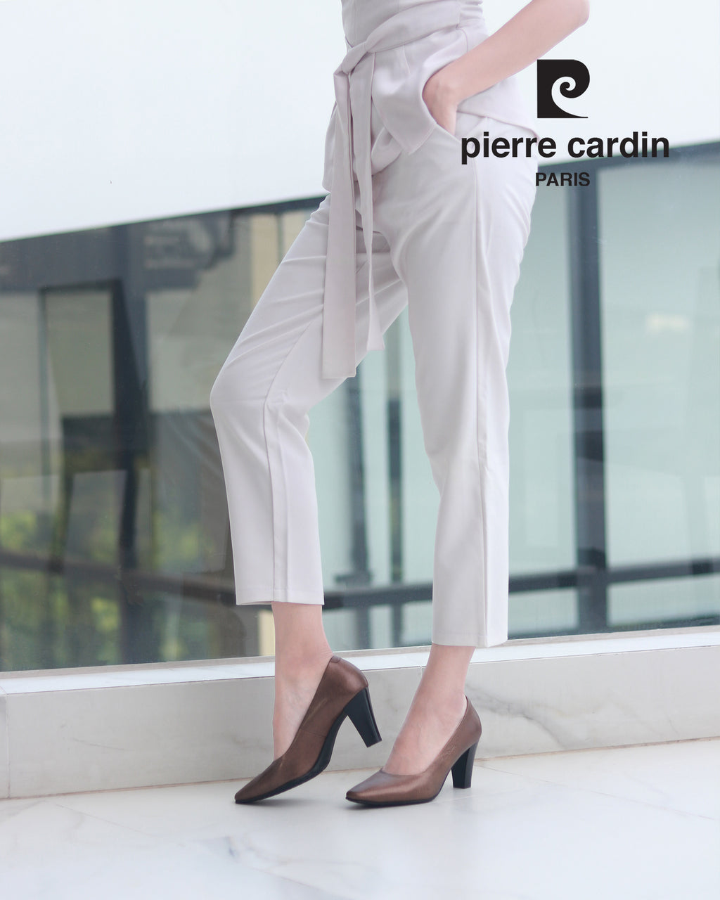 ស្បែកជើងកែងជើងនារី Pierre Cardin ទន់ស្រួលពាក់ ផលិតពីស្បែកសុទ្ធ សំរិទ្ធមាស ទំហំ 23WD314
