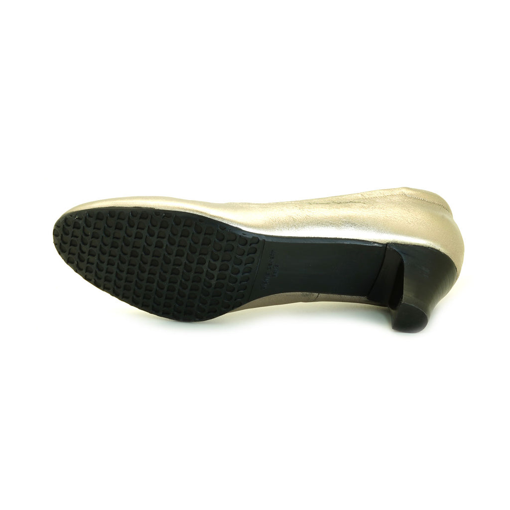 ស្បែកជើងនារី Pierre Cardin កែងជើងខ្ពស់បូមទឹក ទន់ស្រួលពាក់ ផលិតពីស្បែកសុទ្ធ ខ្មៅរលោង ម៉ូដែល 24SD323 
