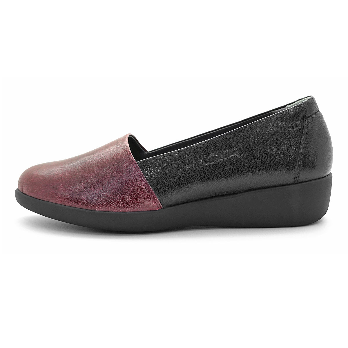 ស្បែកជើងសំប៉ែតនារី Pierre Cardin ទន់ស្រួលពាក់ ផលិតពីស្បែកសុទ្ធ ពណ៌ខ្មៅ ម៉ូដែល 27WC455