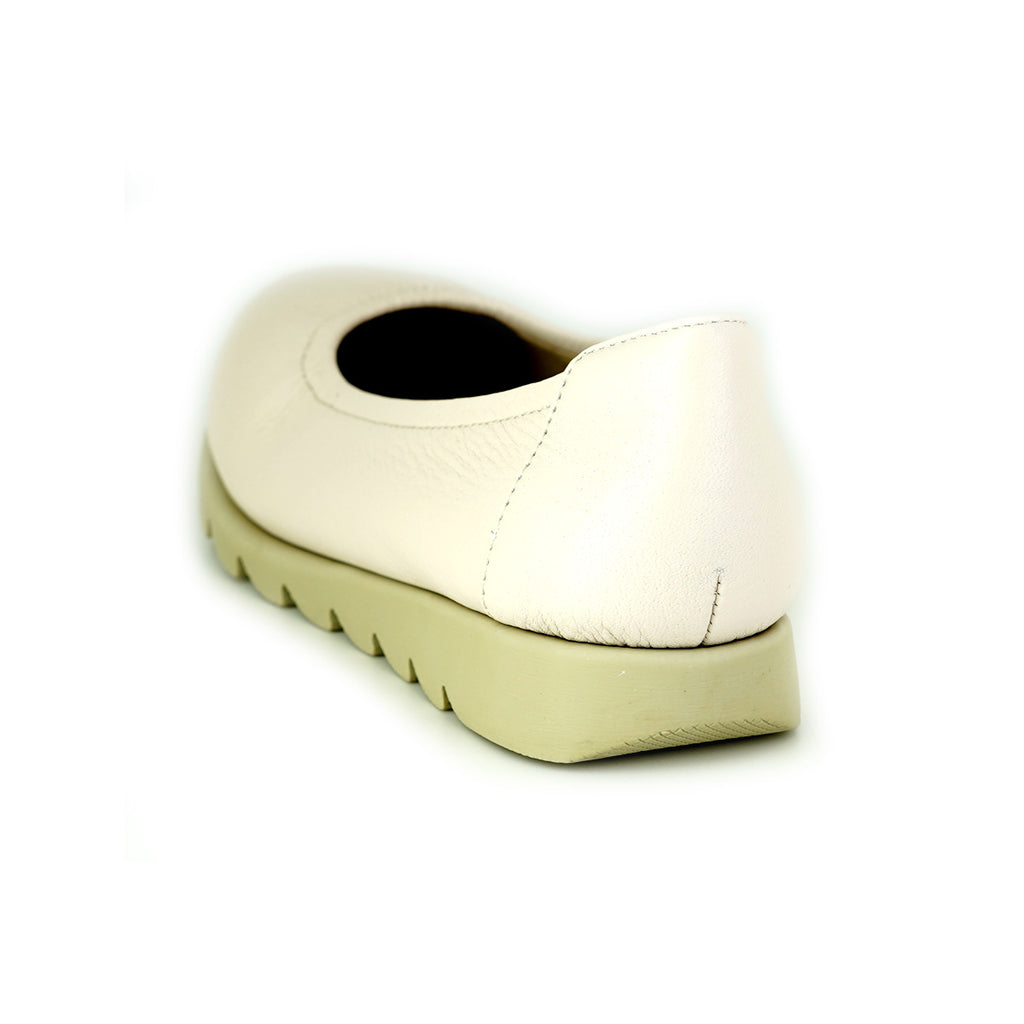 ស្បែកជើងនារី Pierre Cardin ទន់ស្រួលពាក់ ផលិតពីស្បែកសុទ្ធ បន៍ត្នោតខ្ចី ម៉ូដែល 52AD170 