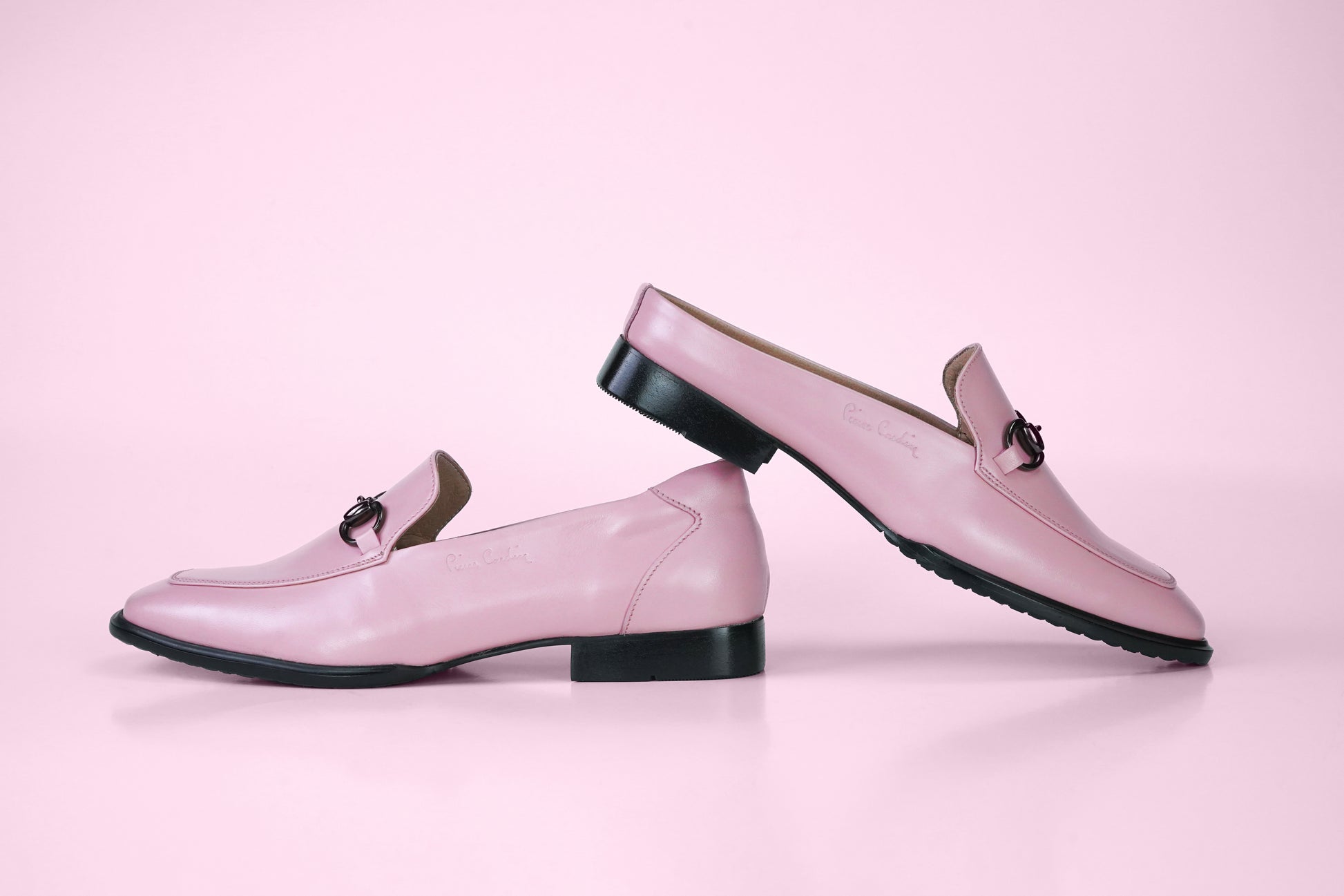 ស្បែកជើងកែងរបស់ស្ត្រី Pierre Cardin ផលិតពីស្បែកសុទ្ធ ពណ៌ខ្មៅ ម៉ូដែល 30TC113